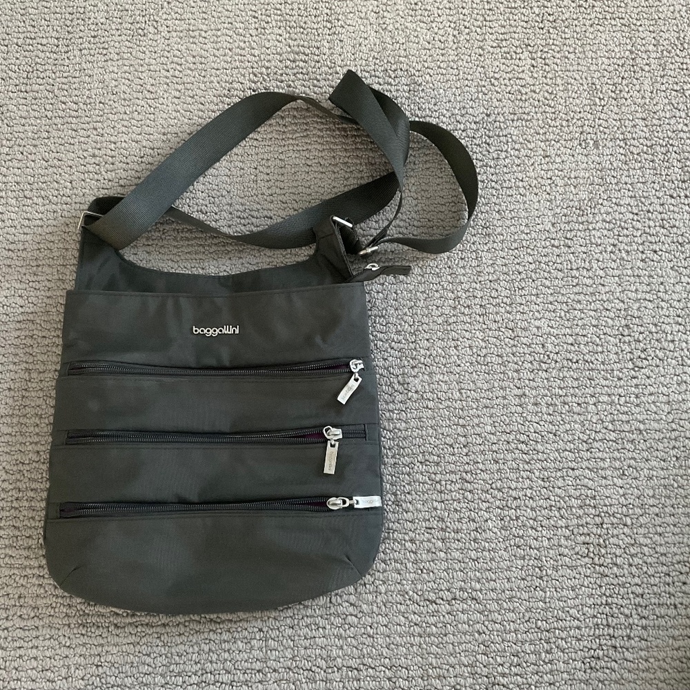 Baggallini cross body convertible bag